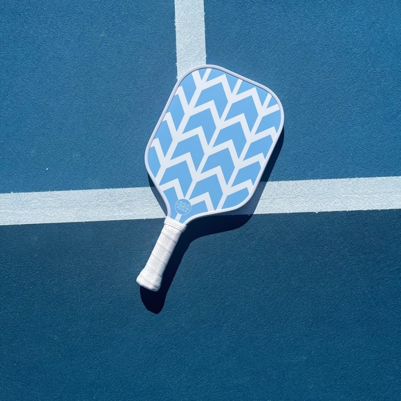 Poolside Designer Pickleball Paddle - Picture 4 of 5